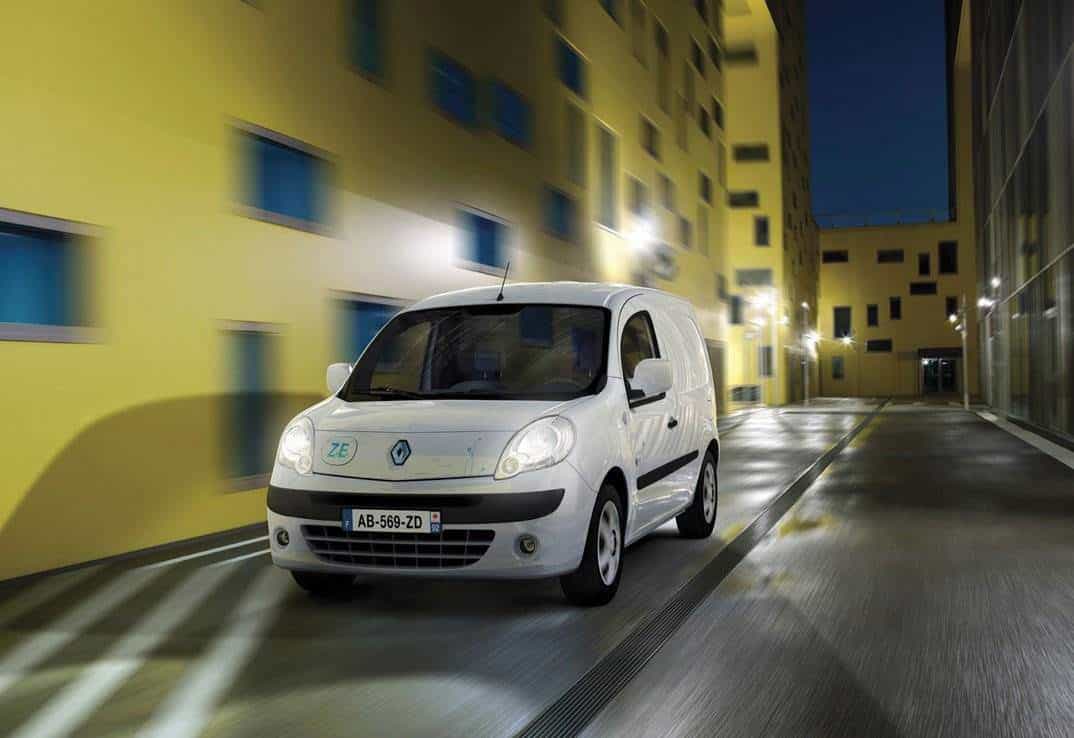 renault-kangoo-ze-nachts-city