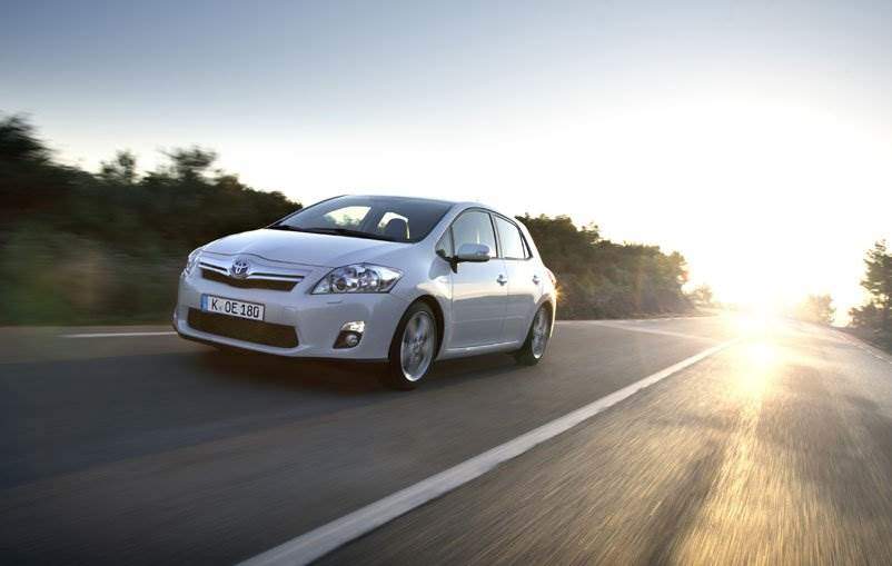auris-hybrid-unterwegs