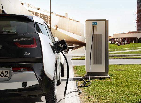 schnellladenetz-slam-bmw-i3
