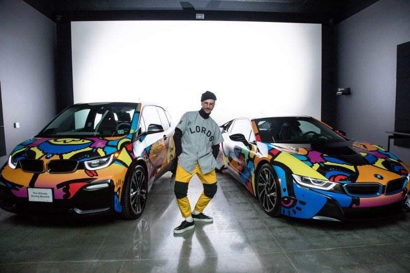 John Gourley von Portugal. The Man vor seinen Design für die elektrifizierte BMW i Coachella Flotte