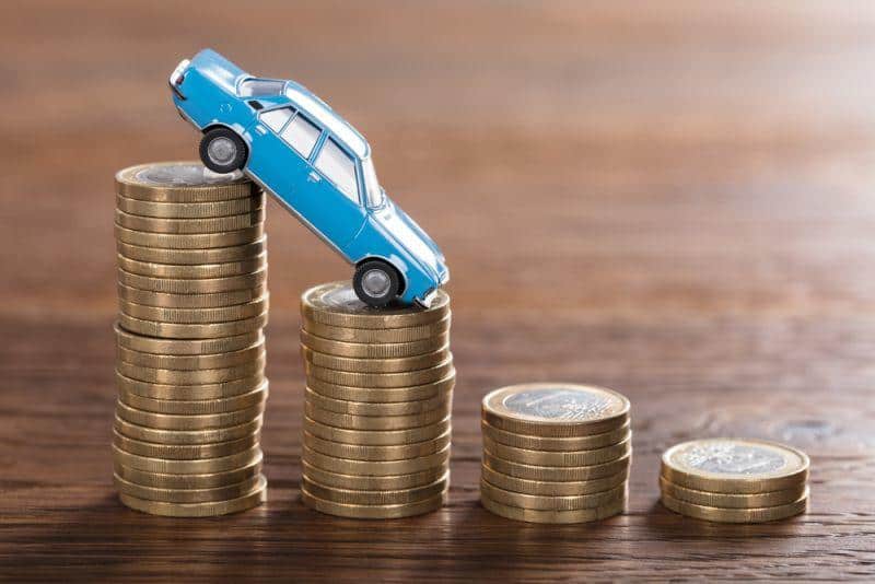Fallende Batteriepreise kommen nicht bei Autokäufer an