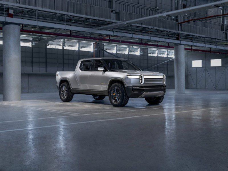 Rivian E-Pickup-Truck in Lagerhalle