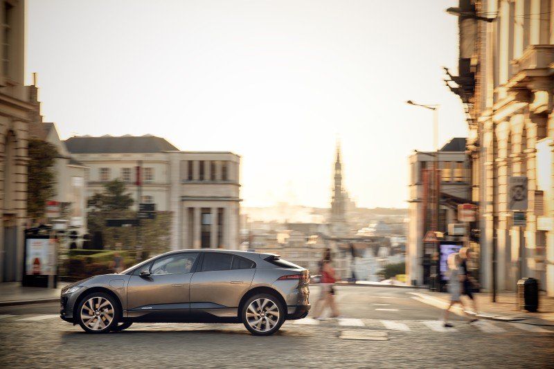 Jaguar I-PACE in der Stadt