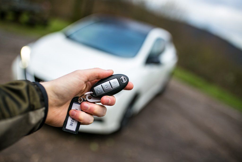 Nissan Leaf 2. Generation verschwommen im Hintergrund