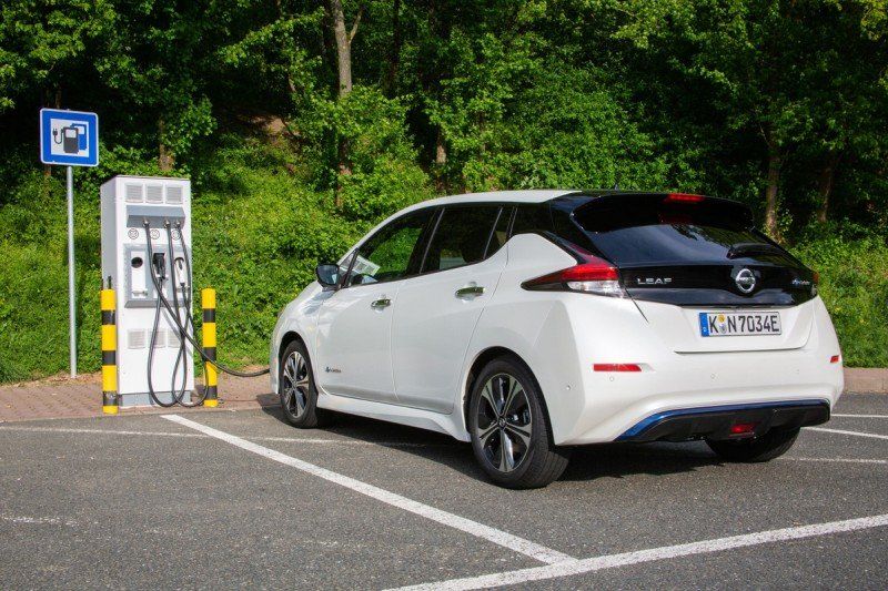 Nissan Leaf an Ladestation