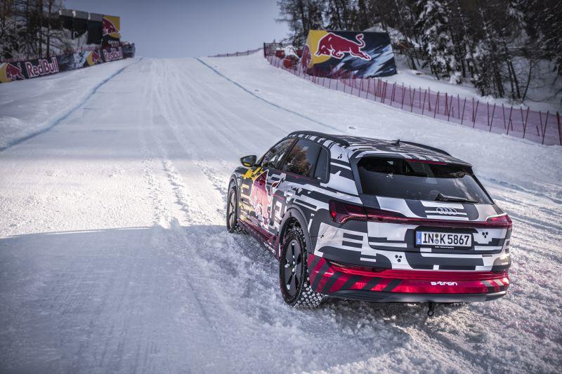 Audi e-tron stellt sich 85% Steigung