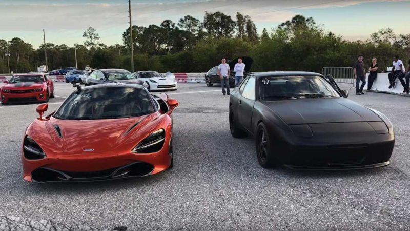 Porsche 944 und McLaren 720S Seite an Seite