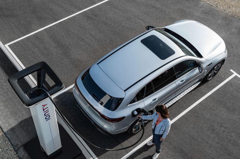 Mercedes-Benz EQC 400 an IONITY Schnellladestation