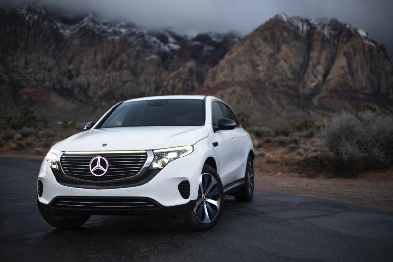 Mercedes-Benz EQC in der Wüste