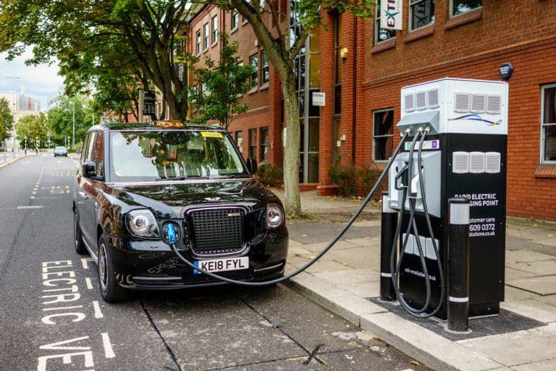 Großbritannien investiert in Ladeoffensive für E-Taxis