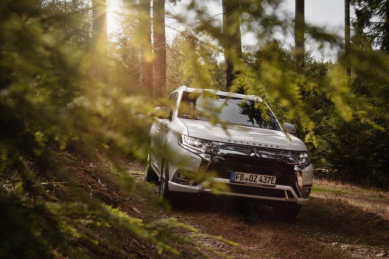 Mitsubishi Outlander PHEV im Gelände