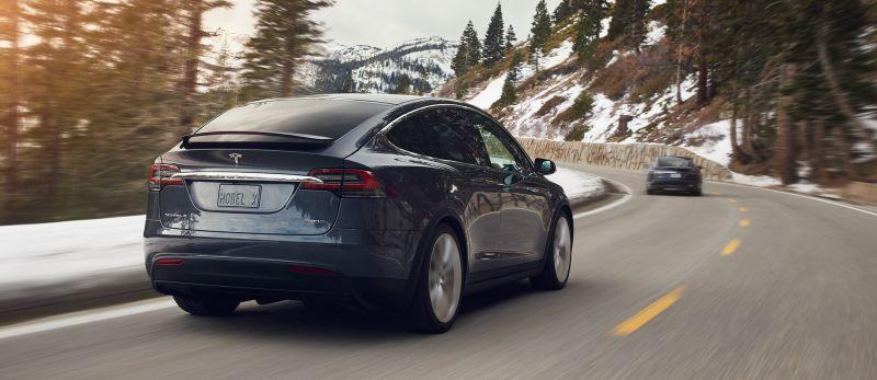 Tesla Model X Heckansicht