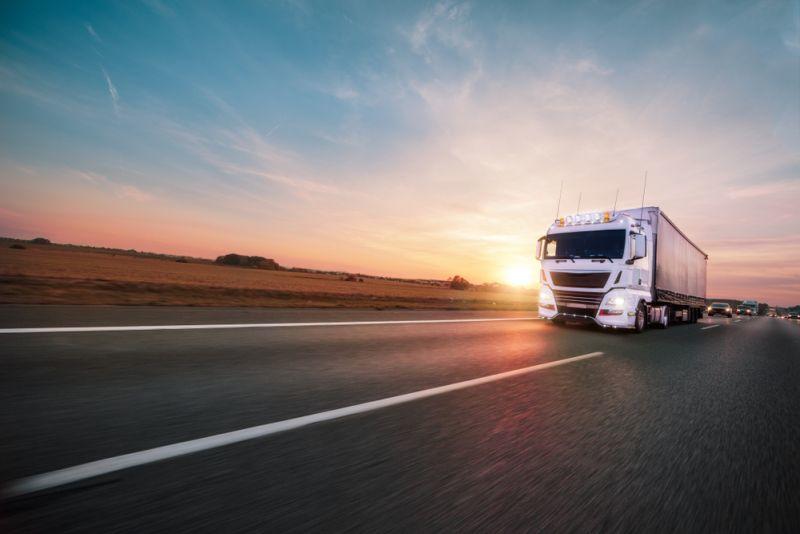 Daimler hält nichts von Oberleitungs-LKW