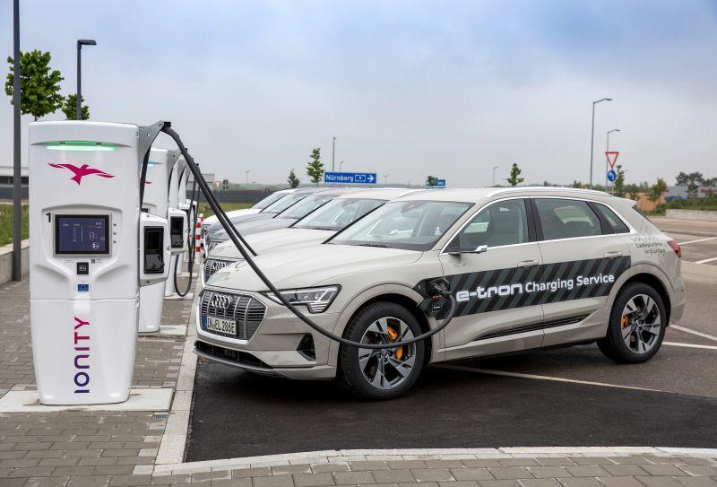 Audi e-tron soll Probleme mit Wasser haben, welches zum Brand führen kann