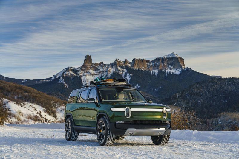 Rivian R1S im Schnee