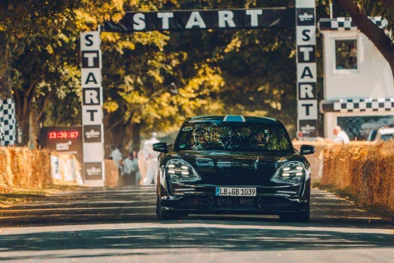 Porsche Taycan zu Gast beim Festival of Speed