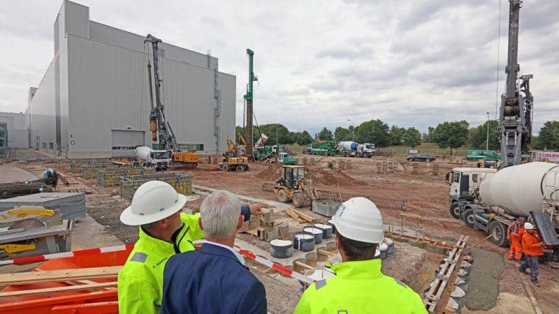 Blick auf die neue Baustelle am Logistiklager im Werk Zwickau: Hier investiert Volkswagen Sachsen in eine neue eingeschossige Logistikhalle rund 17 Millionen Euro.