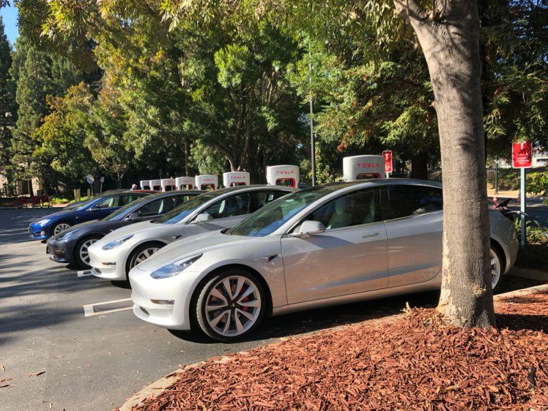 Tesla Model 3 hält in Taxi-Flotte Einzug