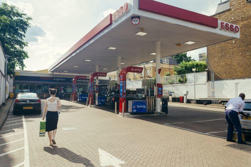 Tankstellen sterben aus - Ladestationen erfahren Wachstum