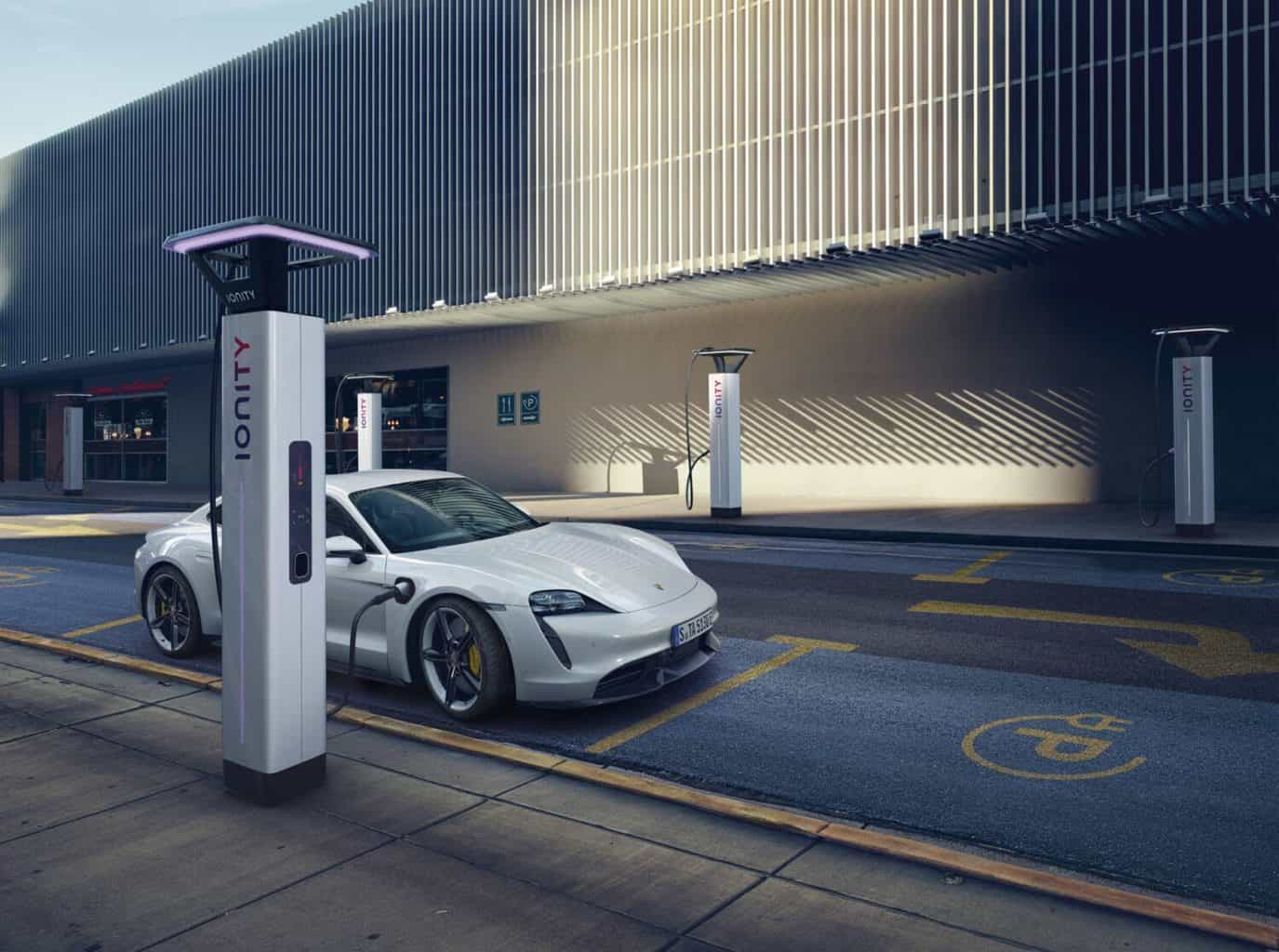 Porsche Taycan überzeugt durch Geschwindigkeit