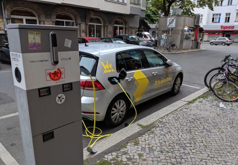 VW WeShare belegt Ladestationen in Berlin