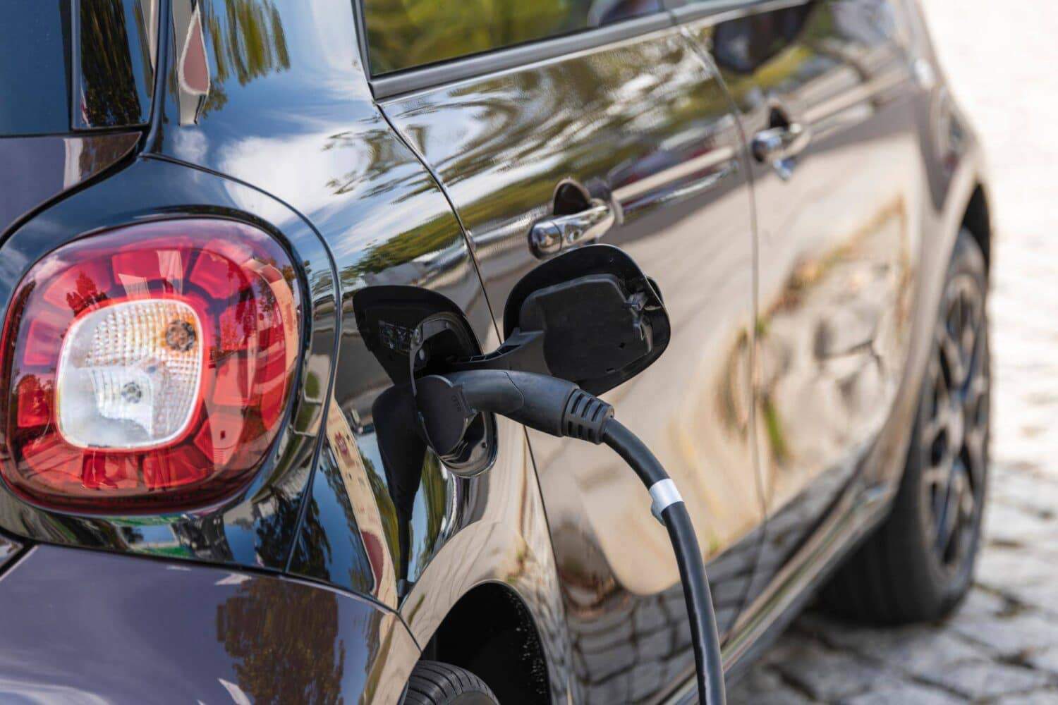 ADAC - E-Autos für Antriebswende relevant