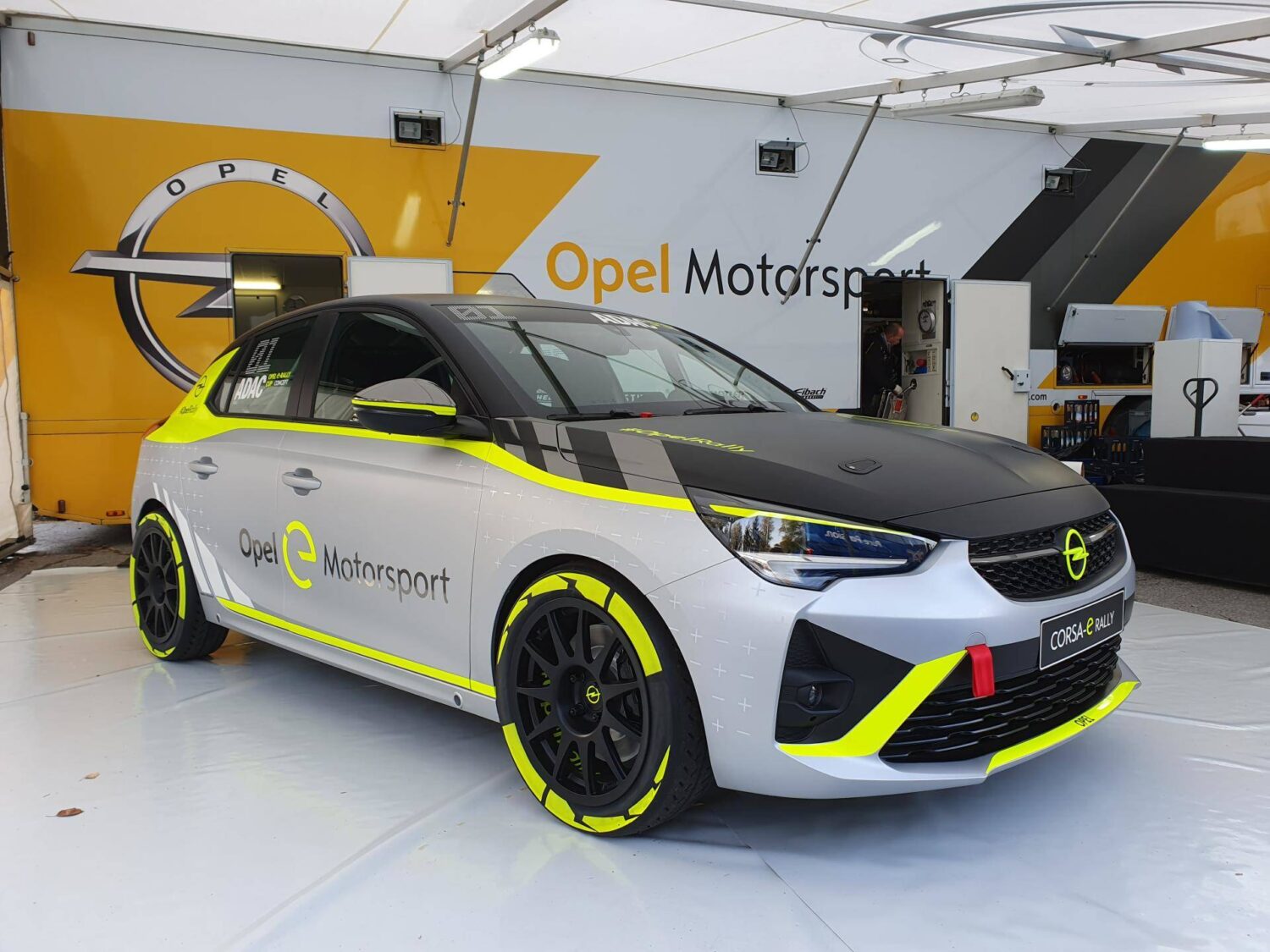 Blick auf den Opel Corsa e Rallye