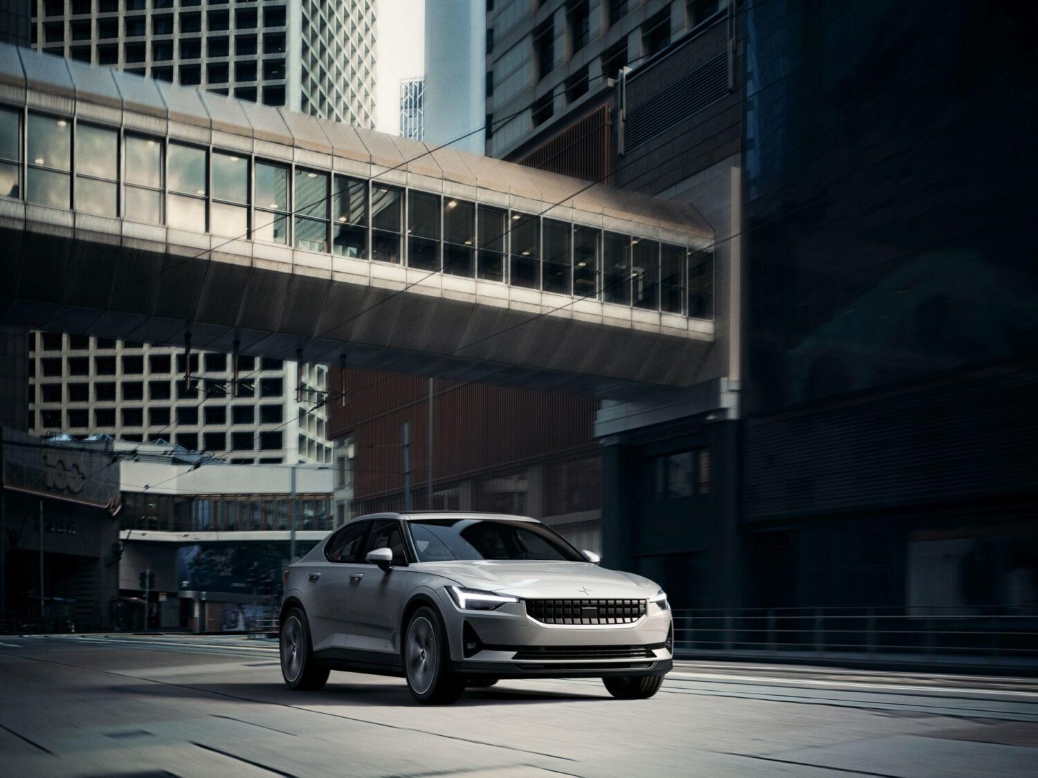 Polestar 2 bringt Perfomance Pack an den Start
