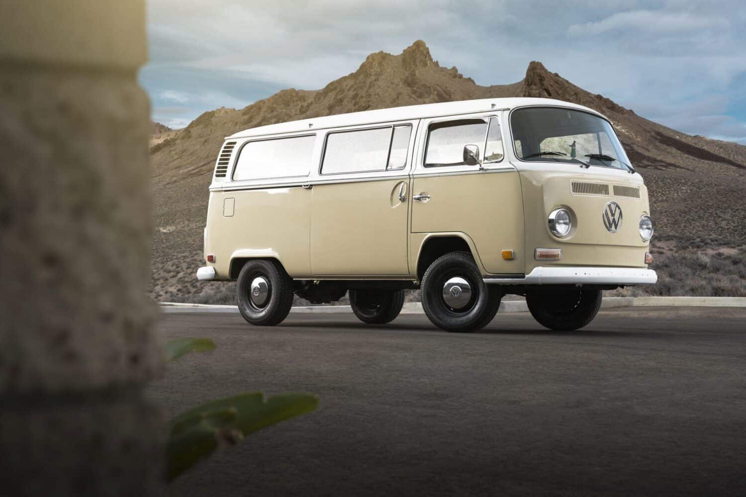 Elektifizierter 1972 Volkswagen Typ 2 Bus zeigt Potenzial des e-Golf-Antriebsstrangs in Oldtimern