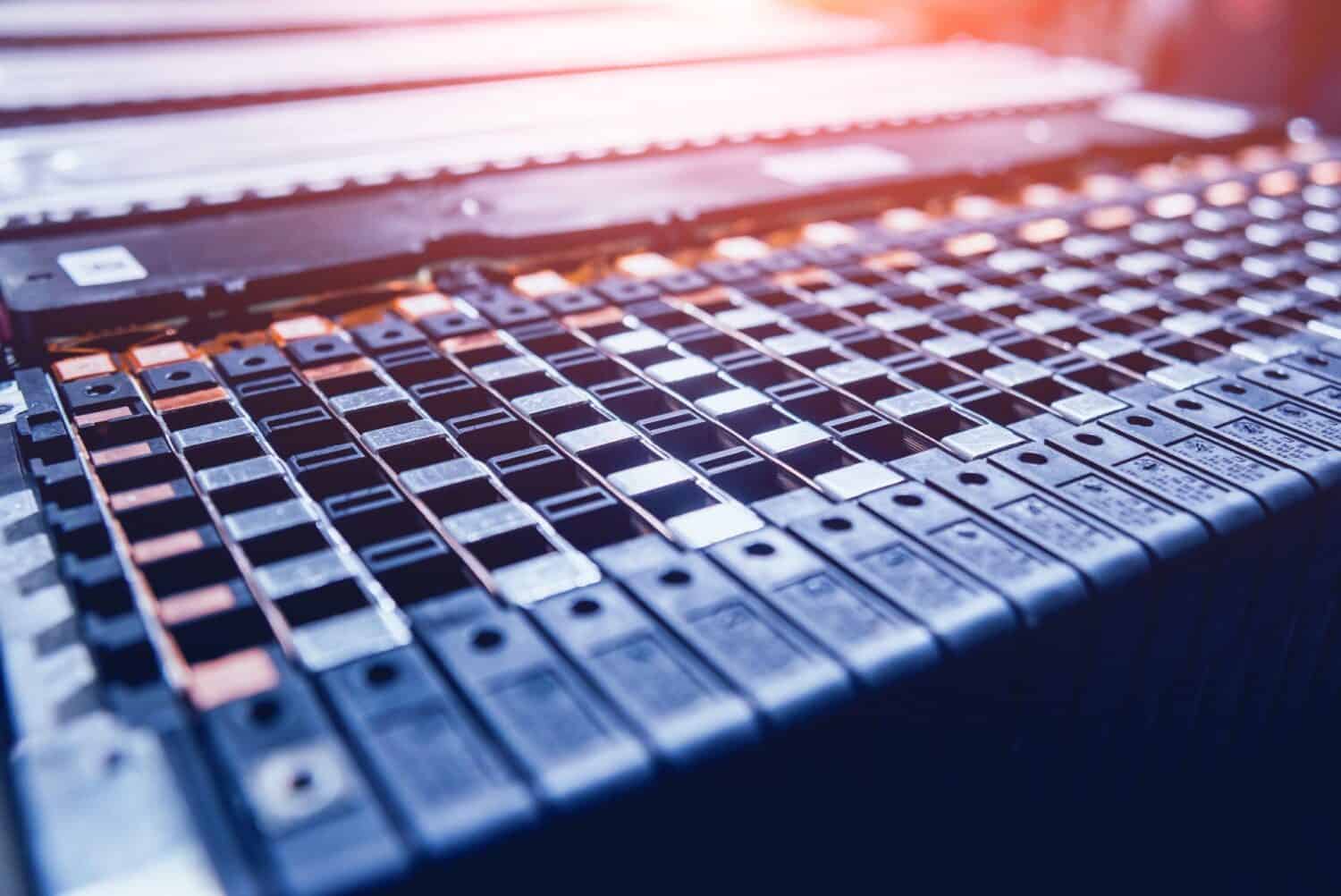 Aktueller Report: Kosten und Leistung der Batterien verbessern sich deutlich schneller als prognostiziert