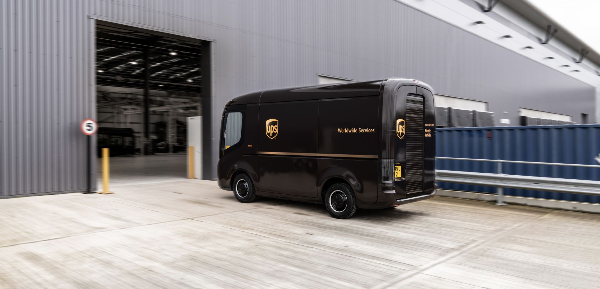 Arrival Produktionswerk für 10.000 E-Transporter steht zum Einsatz bereit