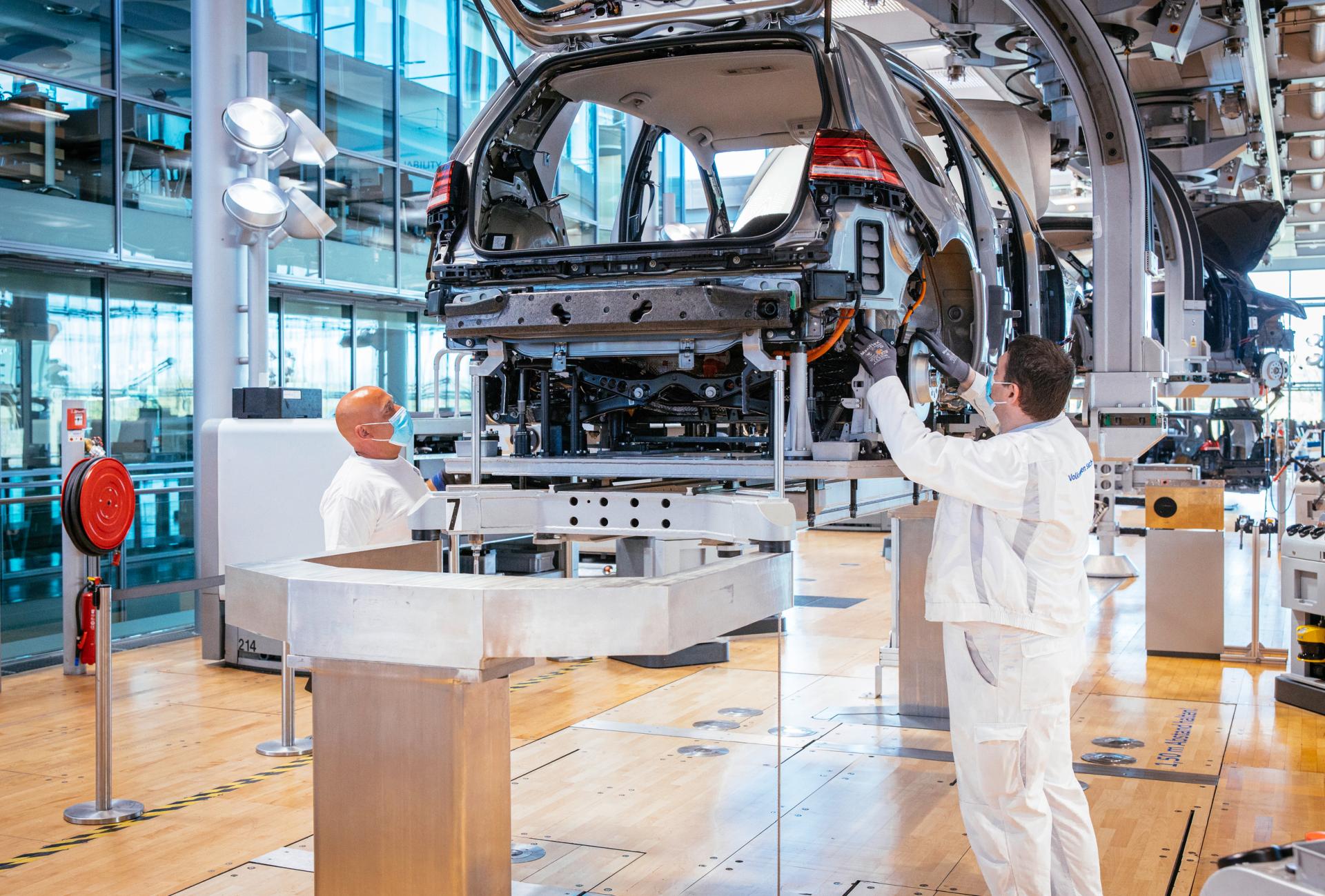 Gläserne Manufaktur fährt Produktion des e-Golf langsam und schrittweise wieder hoch