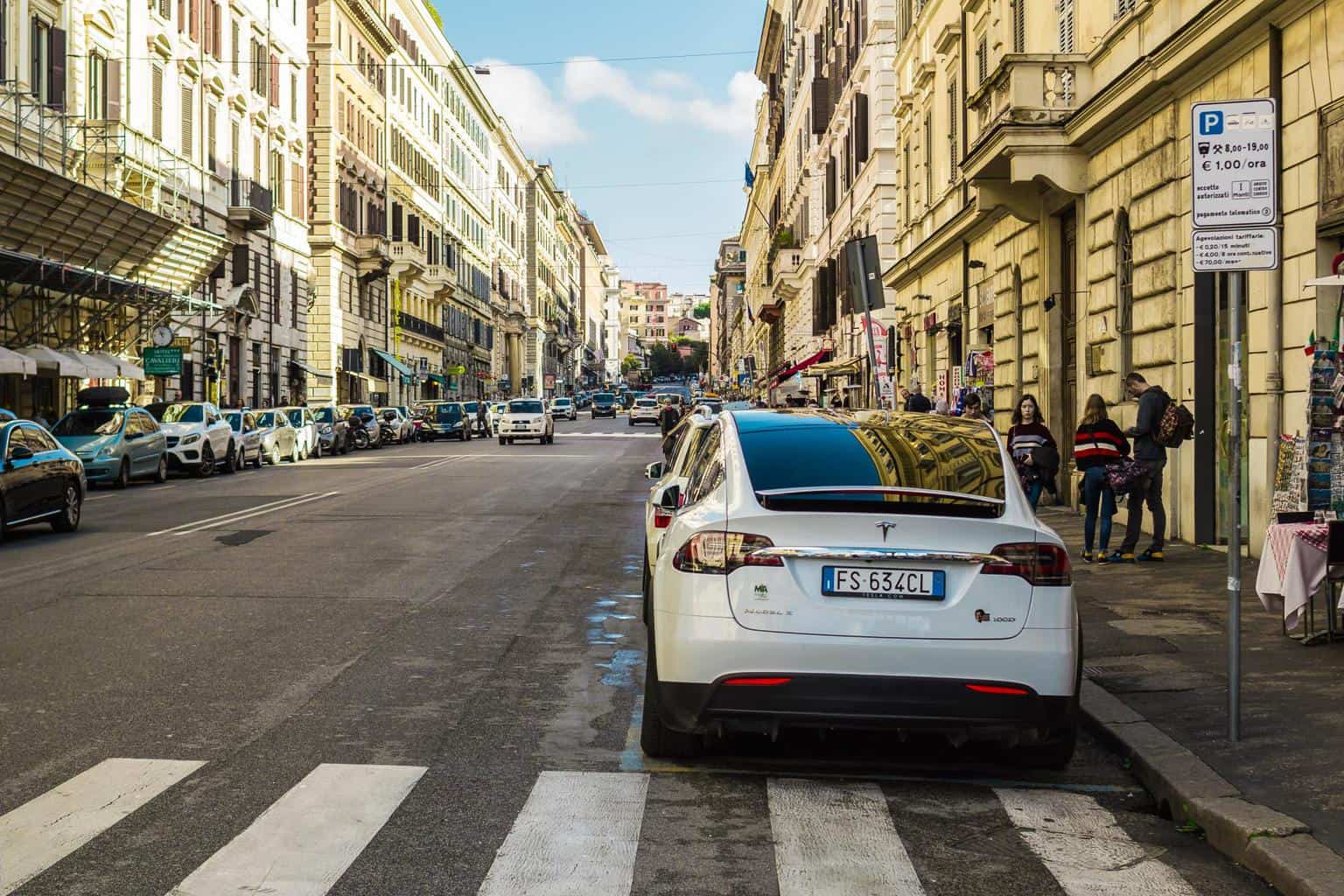 Tesla Robotaxi-Network weiterhin im Plan für 2020