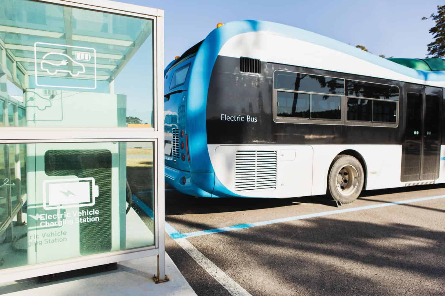 Nur 40 von 835 geförderten Elektrobussen in Betrieb