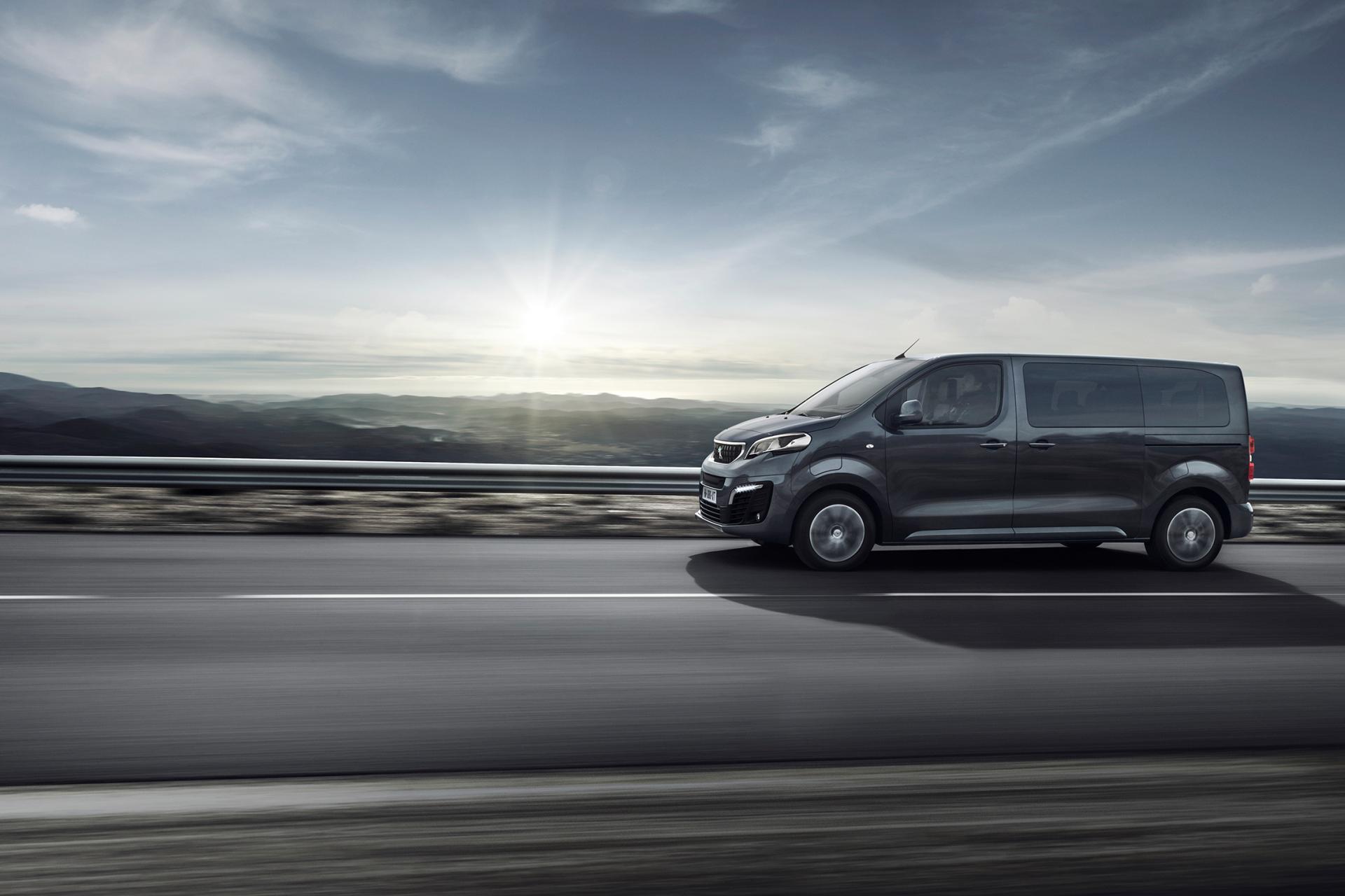 PEUGEOT e-Traveller verspricht ab Winter 2020 bis zu 330 km rein elektrisch reisen