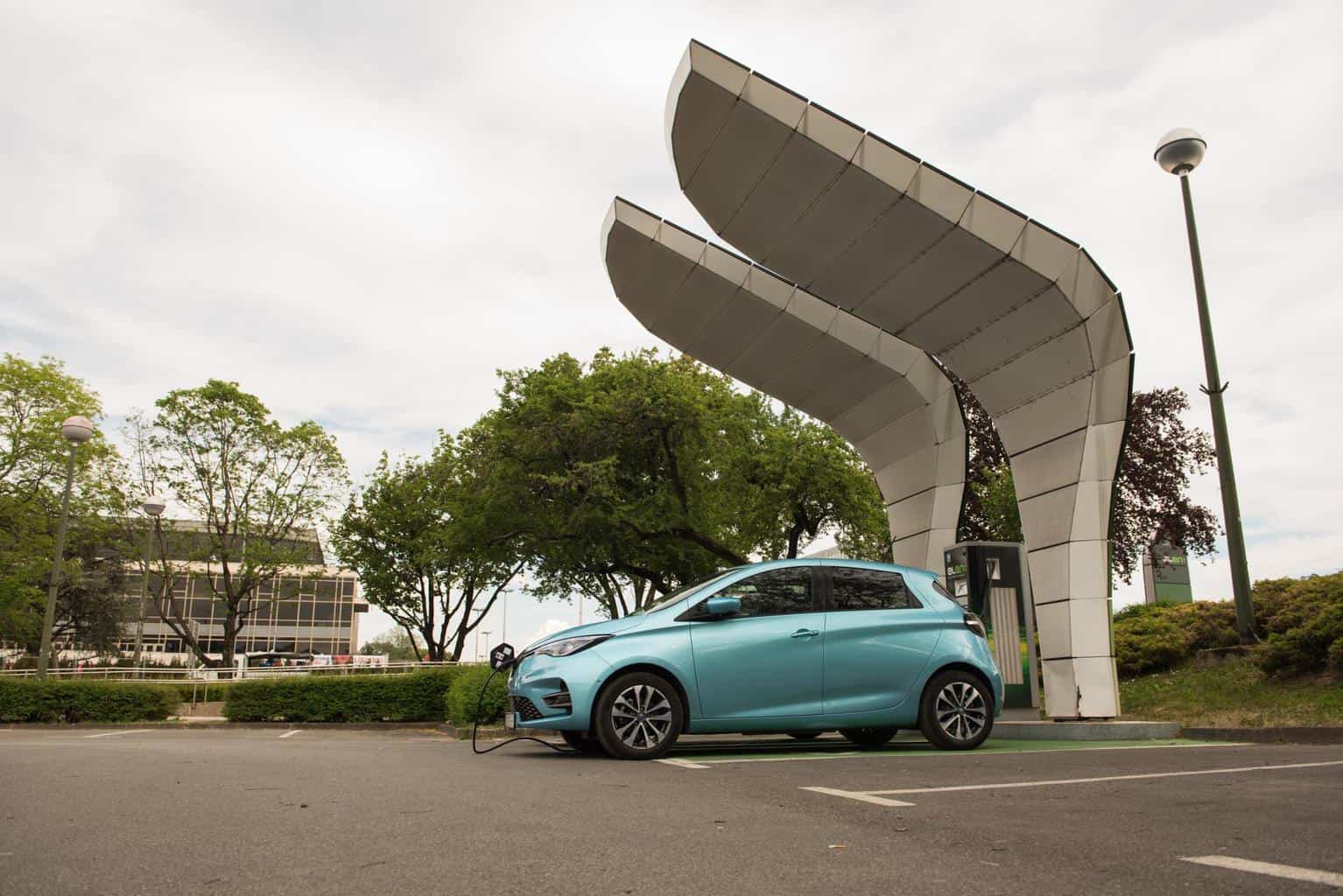 Europa E-Automarkt-Zulassungen: Tesla Model 3 und Renault ZOE fast gleichauf
