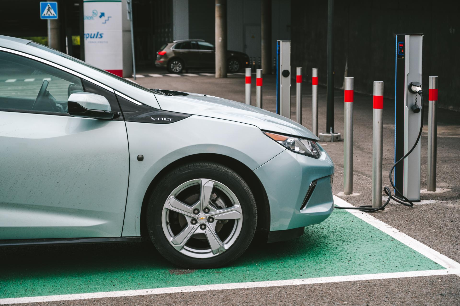 VDA untersucht tatsächliche Umweltbilanz von Plug-in-Hybriden