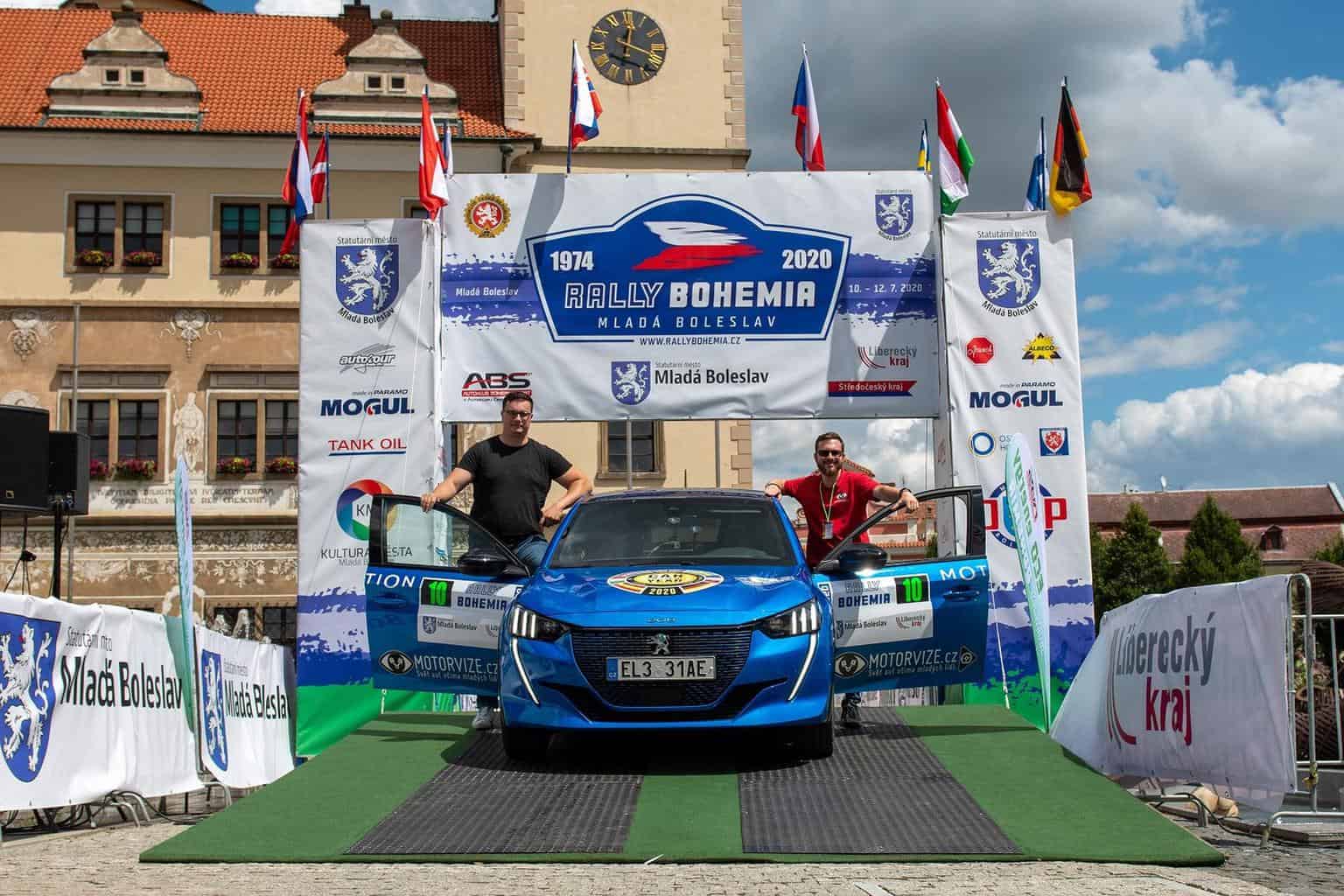 PEUGEOT e-208 stellt sich erfolgreich der ECO Energy Rally Bohemia