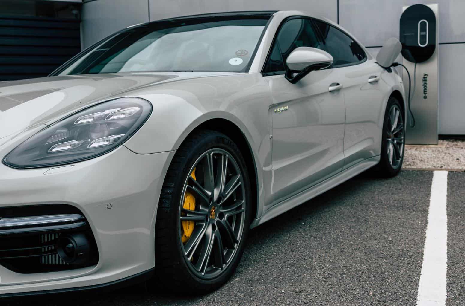 Porsche treibt Batteriezellenfertigung in Deutschland voran