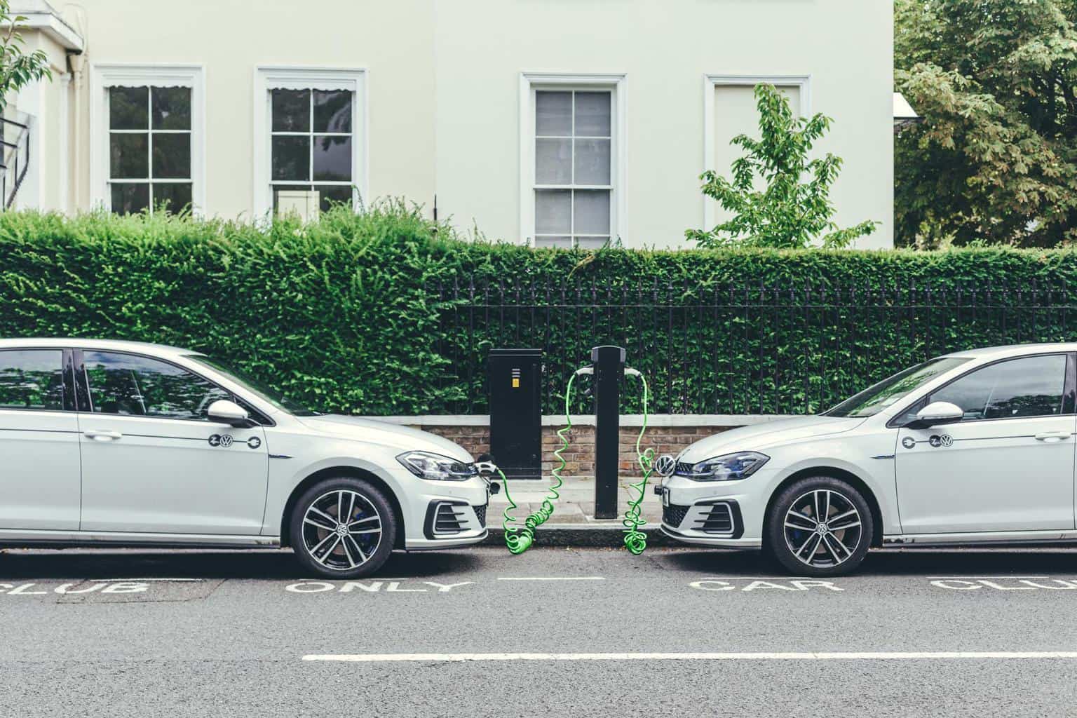 Europa: Plug-In-Hybride und E-Auto-Zulassungen näheren sich an