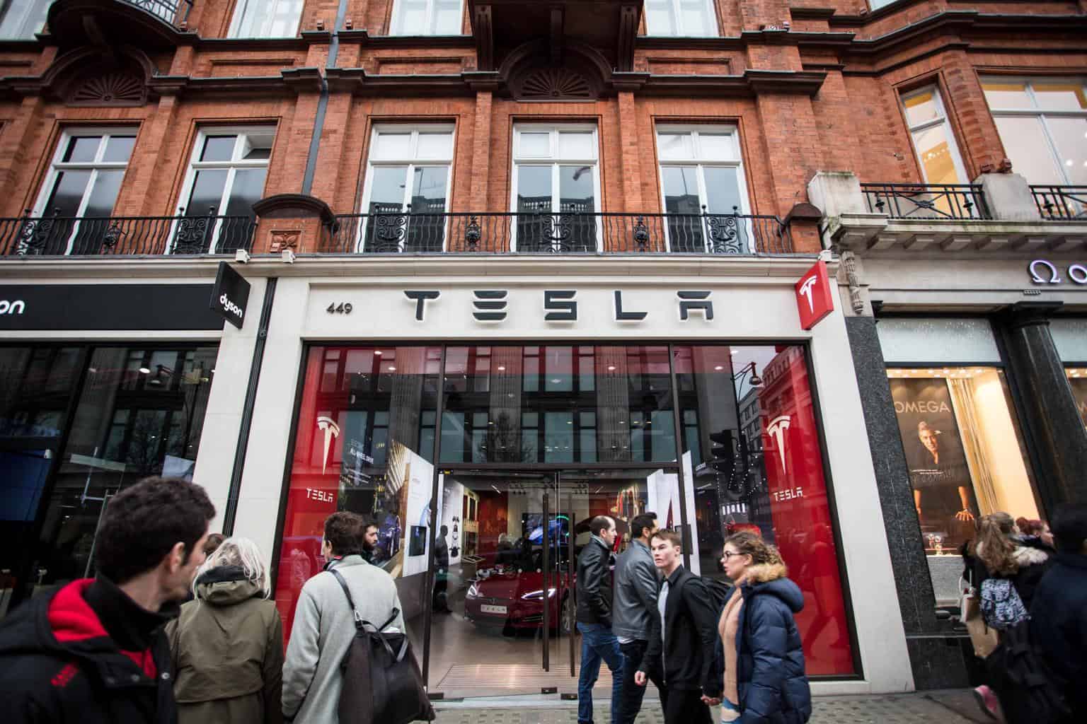 Tesla soll Innenstadt-Showrooms zugunsten größerer Tesla-Center schließen wollen