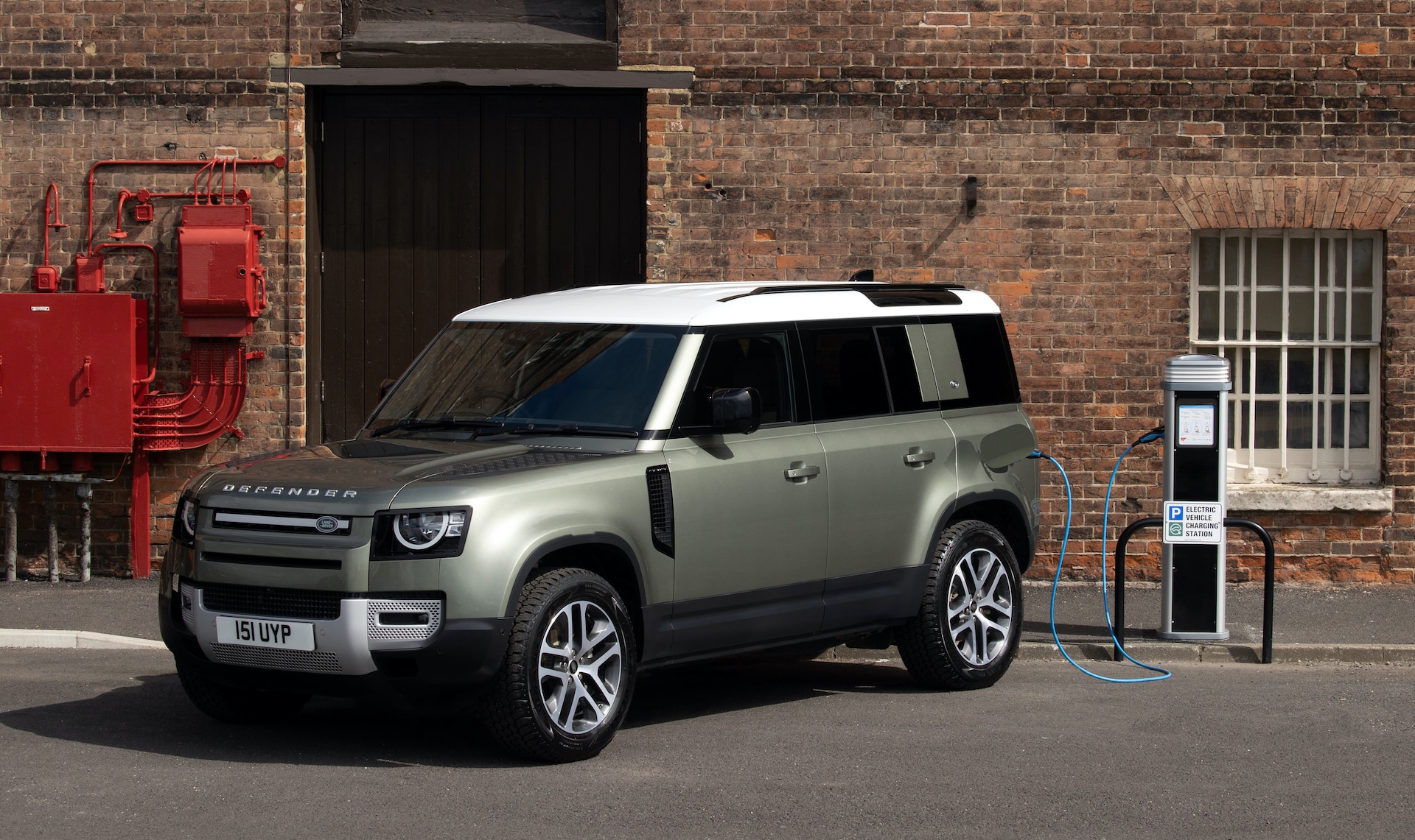 Land Rover Defender P400e Plug-in-Hybrid