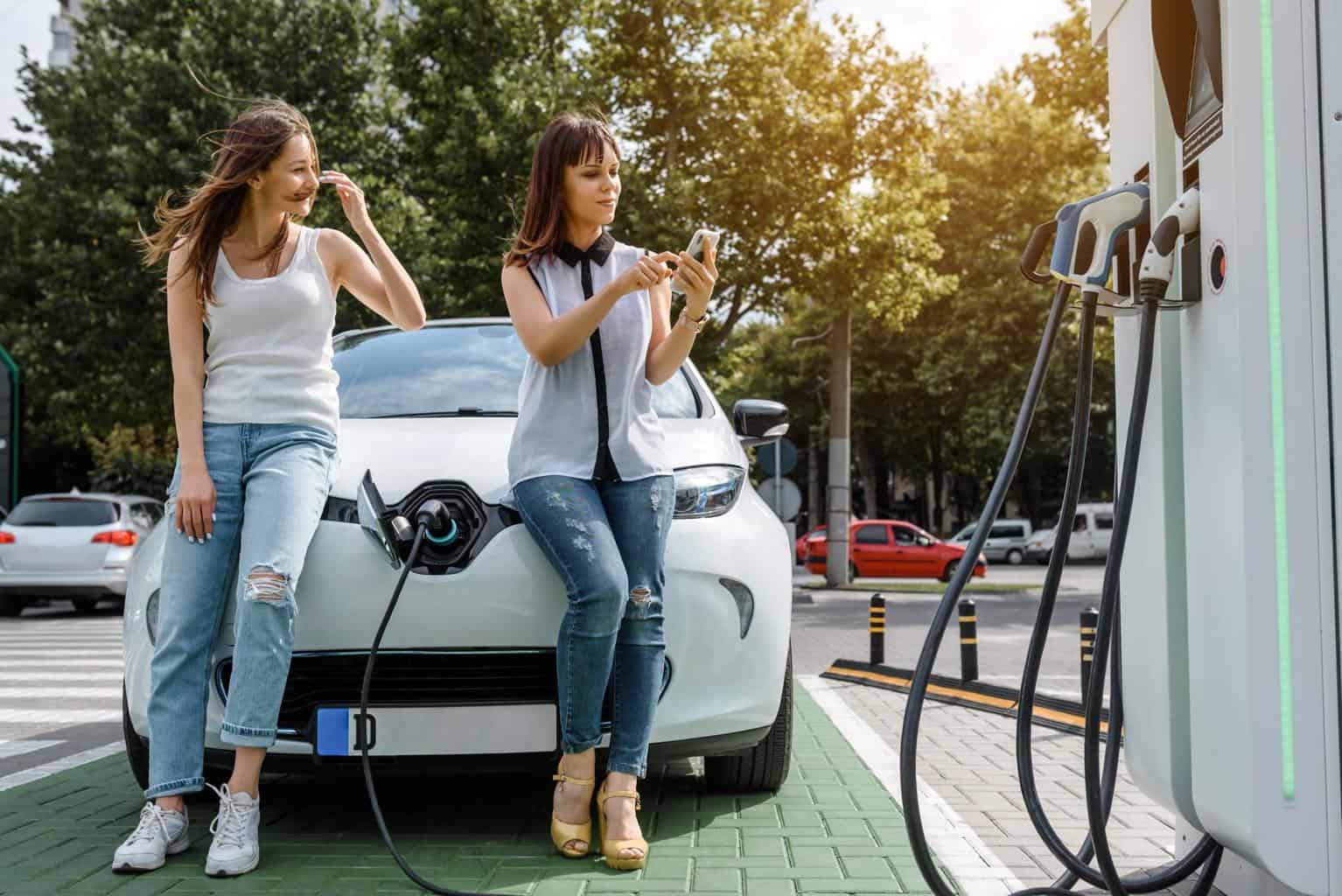 &Charge und TankE-Netzwerk verbinden Einkaufen und kostenfreies Laden