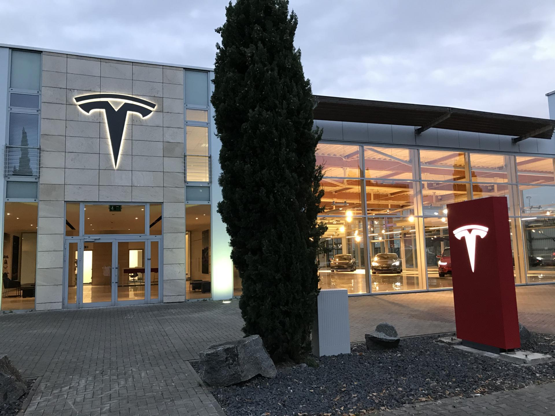 Tesla Center in der Region - Auslieferungs- und Verkaufscenter für Mannheim/Ludwigshafen/Heidelberg