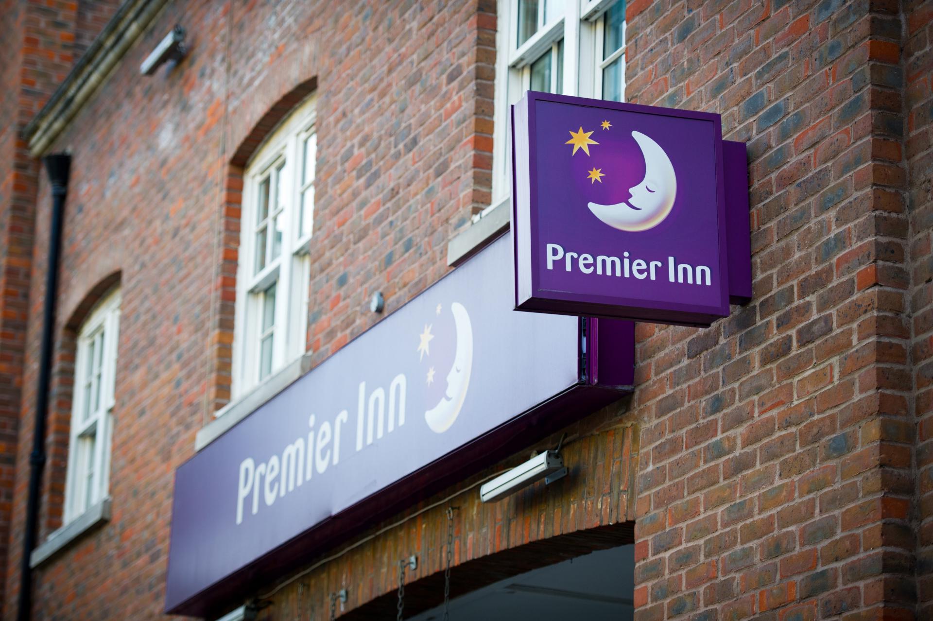 Schnell-Ladesäulen für britische Hotels
