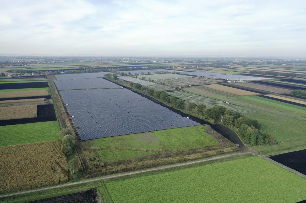 Mercedes-Benz ab 2022 CO2-freier Strom aus Solar-, Wind- und Wasserkraft
