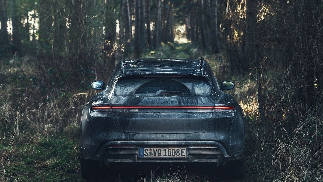 Porsche-Taycan-Cross-Turismo-Härtetest-Heck