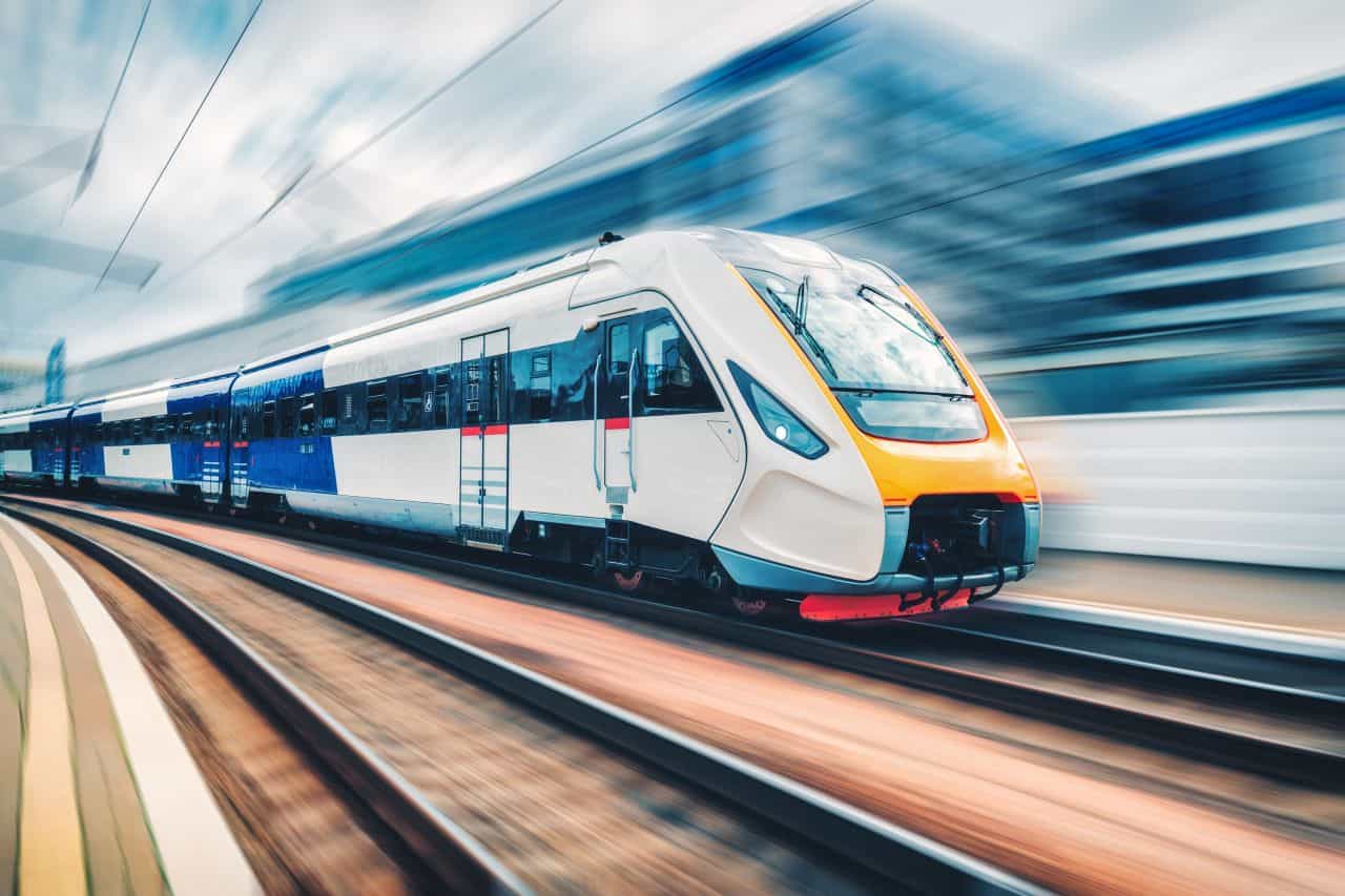 100 Prozent klimaneutral bis 2050: BMVI fördert Elektrifizierung des Schienenverkehrs