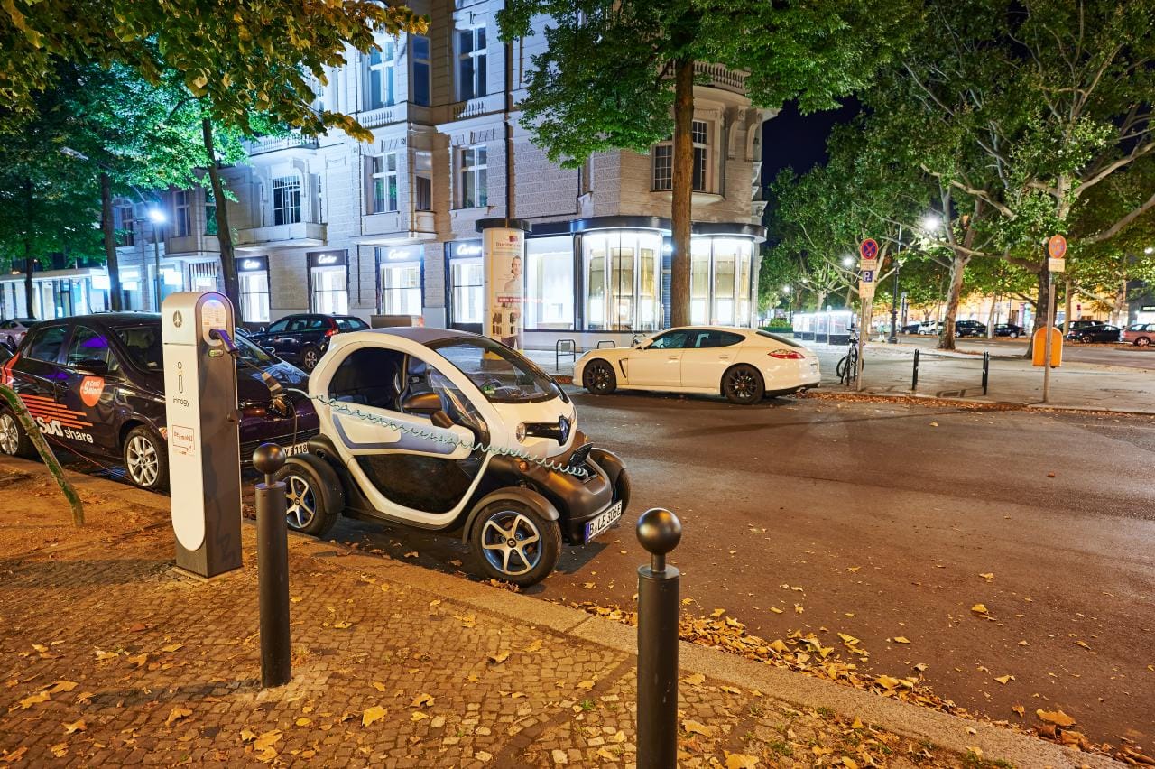 Berlin bleibt Spitzenreiter bei Ladesäulen