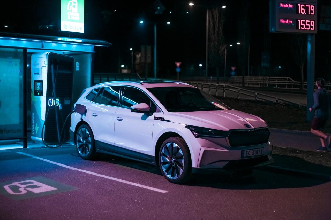 Top-Zulassungen PHEV und E-Autos im Europa-Vergleich